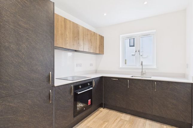 6, Teg Lowarth, Redruth photo 4