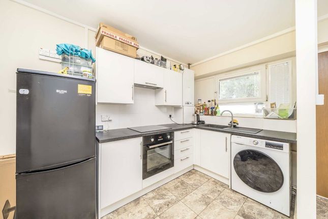 Flat 7, Breton House, St. Saviours Estate, London photo 4