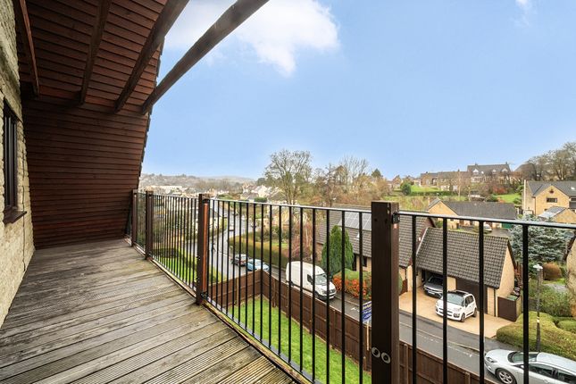 3, Heazle Place, Stroud photo 3