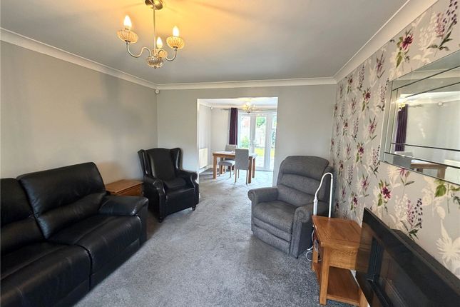 17, Parkside Close, Manchester photo 4