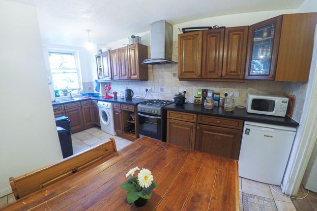 25, Chesnut Road, London photo 4