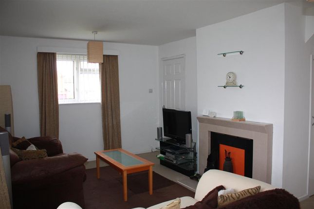 19, Bedford Avenue, Wyton photo 2