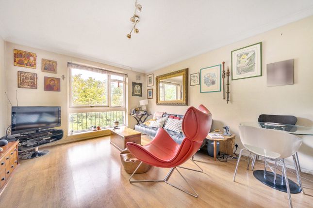 1-bed house on Flat 36, Hogarth Court,, Fountain Drive, London, £270,000