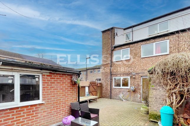 1, Hazeltree Lane, Northolt photo 3
