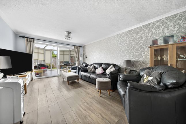 15, Orchard Close, Woking photo 4