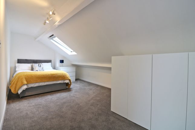 Thumbnail Room to rent in St. Marys Square, London