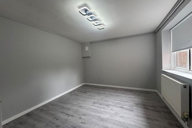 129 Woodhall Road, Chelmsford photo 4