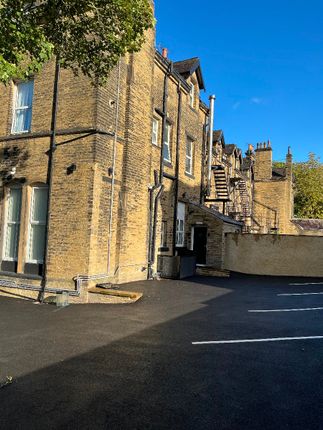 Apartment 5, Bradford photo 4