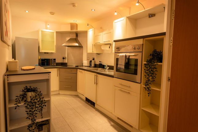 101 Capri House, Lynton Court, Chandlery Way, Cardiff photo 3