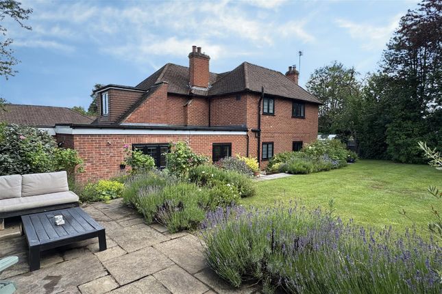 The Red House, 1 Hawthorn Road, Godalming photo 4