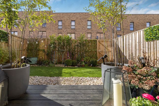 Town house for sale in Training Place, Glasgow