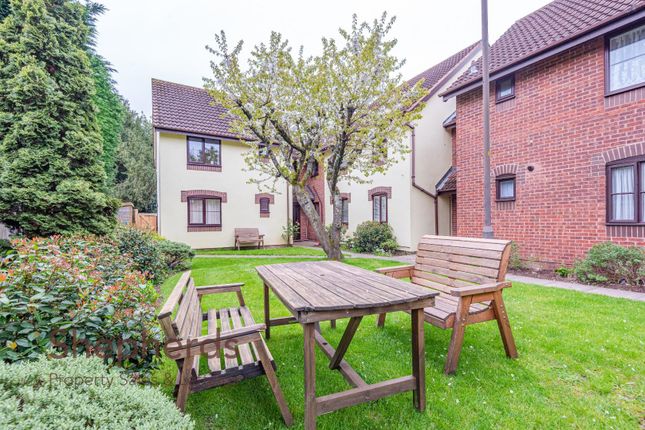 Flat for sale in High Road, Broxbourne