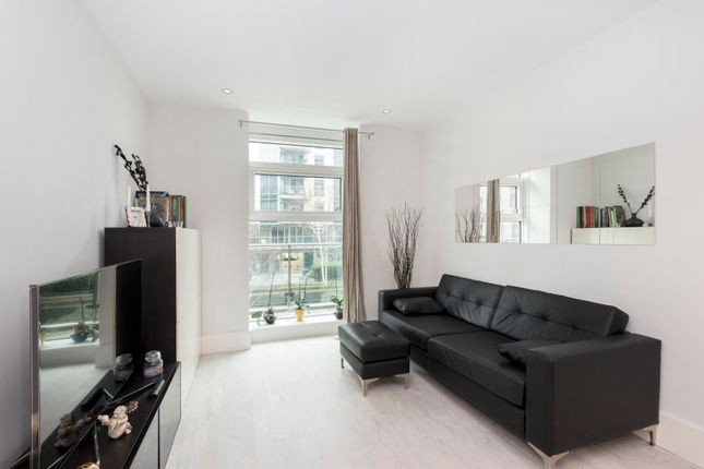 Flat for sale in Ensign House, Battersea Reach