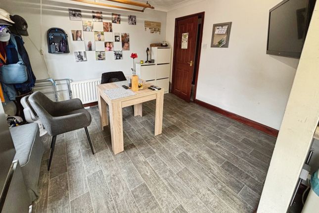 6, Warren Close, Gainsborough photo 4