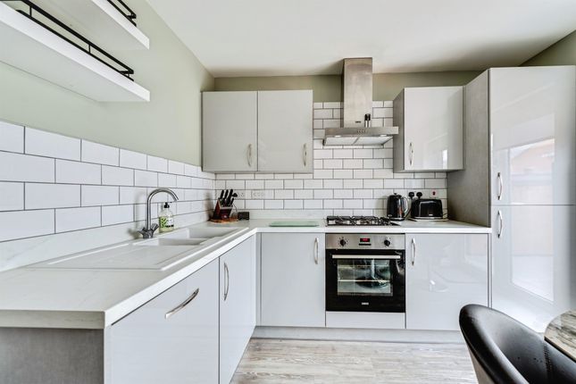 5, Price Close, Carterton photo 4