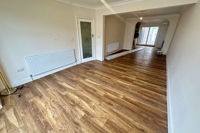 Thumbnail Semi-detached house to rent in Springwell Road, Hounslow