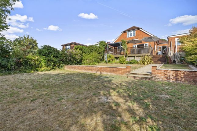 17, West Drive, High Wycombe photo 4