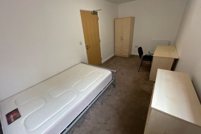 Flat to rent in Parade, Leamington Spa, Warwickshire