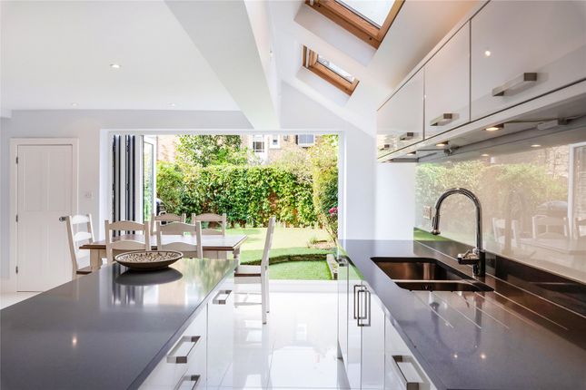 83, Bramfield Road, London photo 4