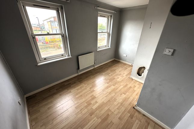 Town house for sale in Eastcote Lane, Northolt