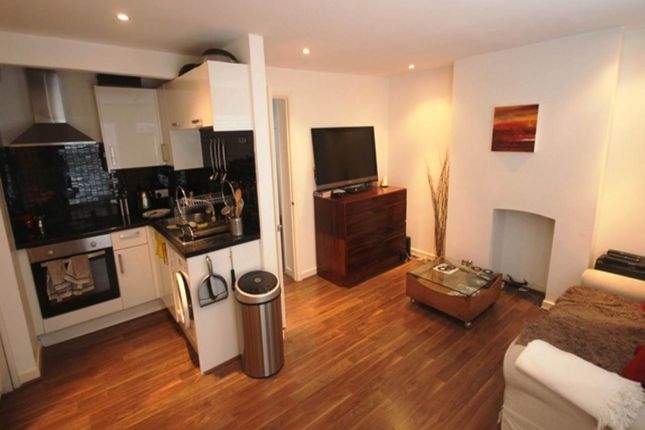 Flat 2, Lazer House, East Ham photo 2
