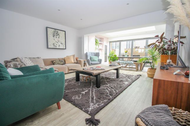 42, High Chase, Harlow photo 2