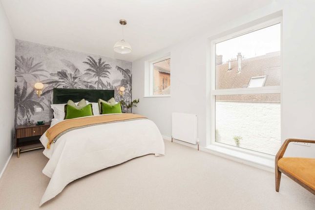 NY House 8, 262H, Knights Hill, London photo 5