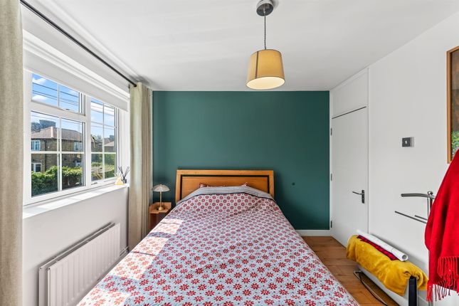 7, Langdon Road, Morden photo 4