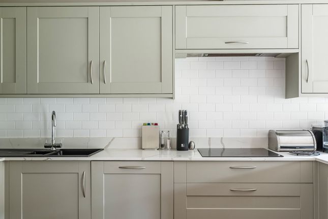 10, Rodney Way, Guildford photo 3