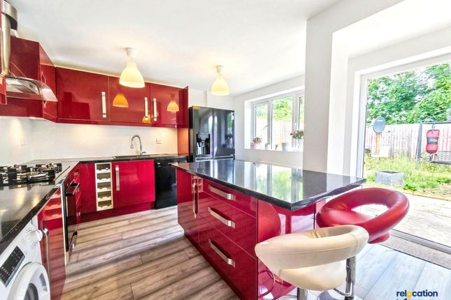 49 Hydefield Close, London photo 3