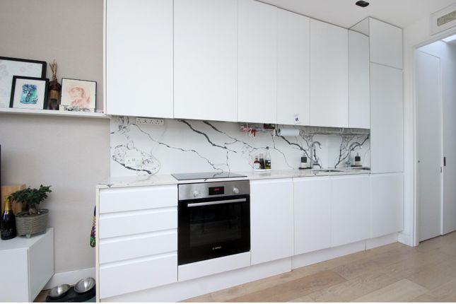 Flat 4, 9, King Edwards Gardens, London photo 3