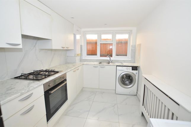 10, Garland Drive, Hounslow photo 3