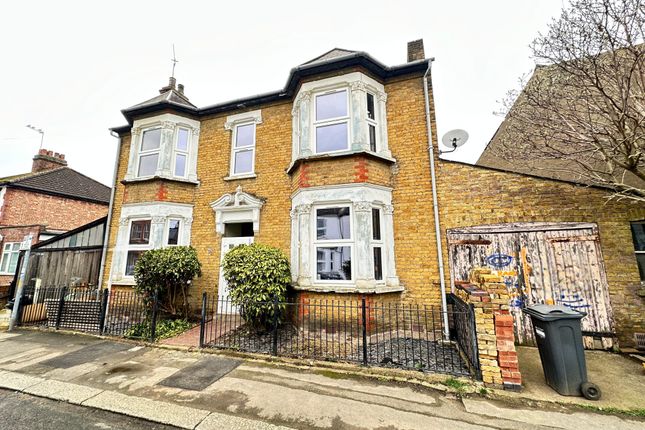 6 Bedroom Detached in TW3 1XS