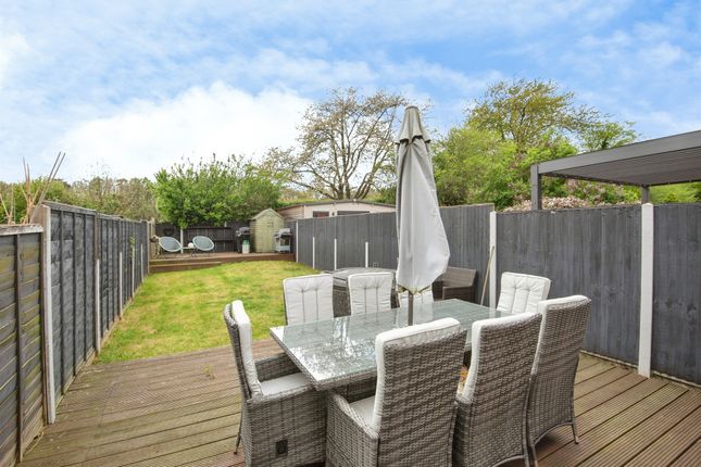 74, Gonville Crescent, Stevenage photo 2