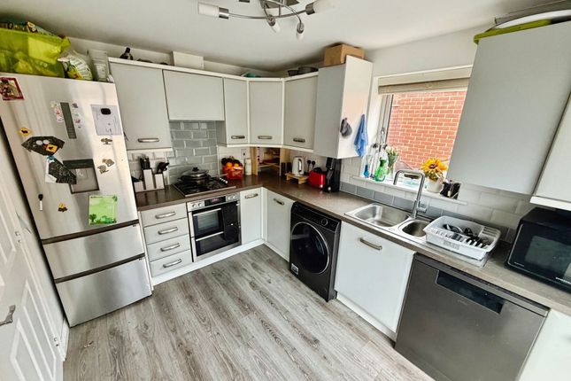 54 Hendy Avenue, Telford photo 2