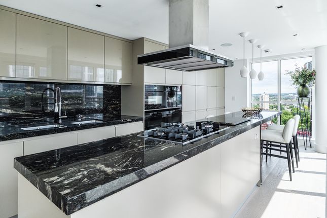 Flat Flat 568, 6, St. George Wharf, London photo 4