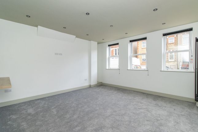 Flat to rent in The Broadway, Broadstairs