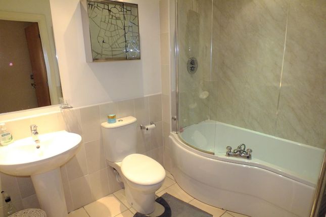 Flat 2, Wood Moor Court, Alwoodley photo 4
