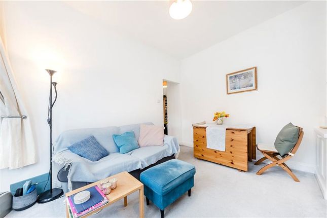 16B, Strathblaine Road, London photo 4