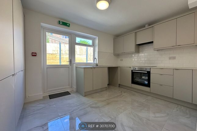 Flat    Braunstone Avenue, Leicester photo 3