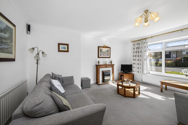 63, Alphington Avenue, Camberley photo 3