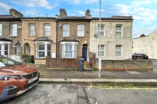 Thumbnail Property to rent in Hall Road, Stratford