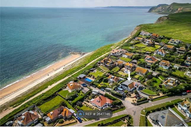 Location - Only 50m From The Beaches And Coast