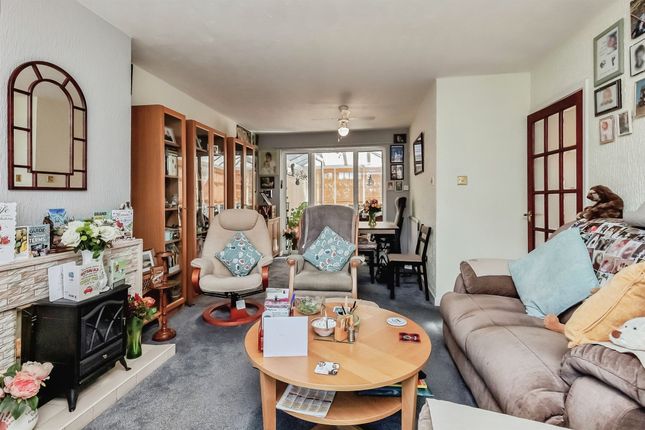 26, Beatty Gardens, Corby photo 4