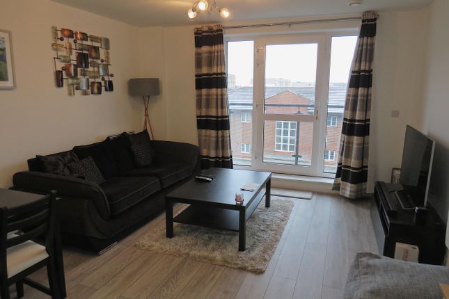 Thumbnail Flat to rent in Grays Place, Slough