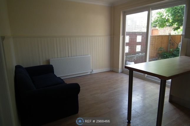 Cranbrook Road, London photo 2