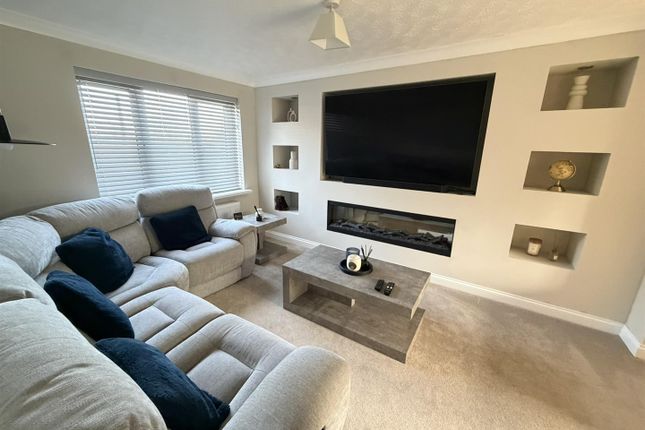 9, Wadham Court, Daventry photo 2