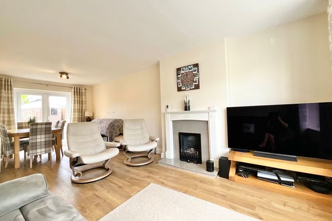 3 Aynsley Close, Stoke-On-Trent photo 2