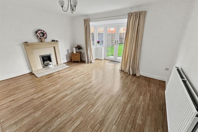 5 Newby Close, Bury photo 3
