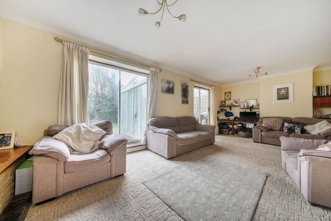 12, Little Lullenden, Lingfield photo 3